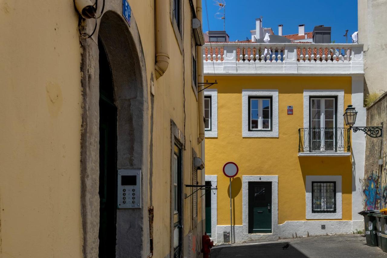 Your Dream Stay: Modern Amenities, Historic Charm Apartment *