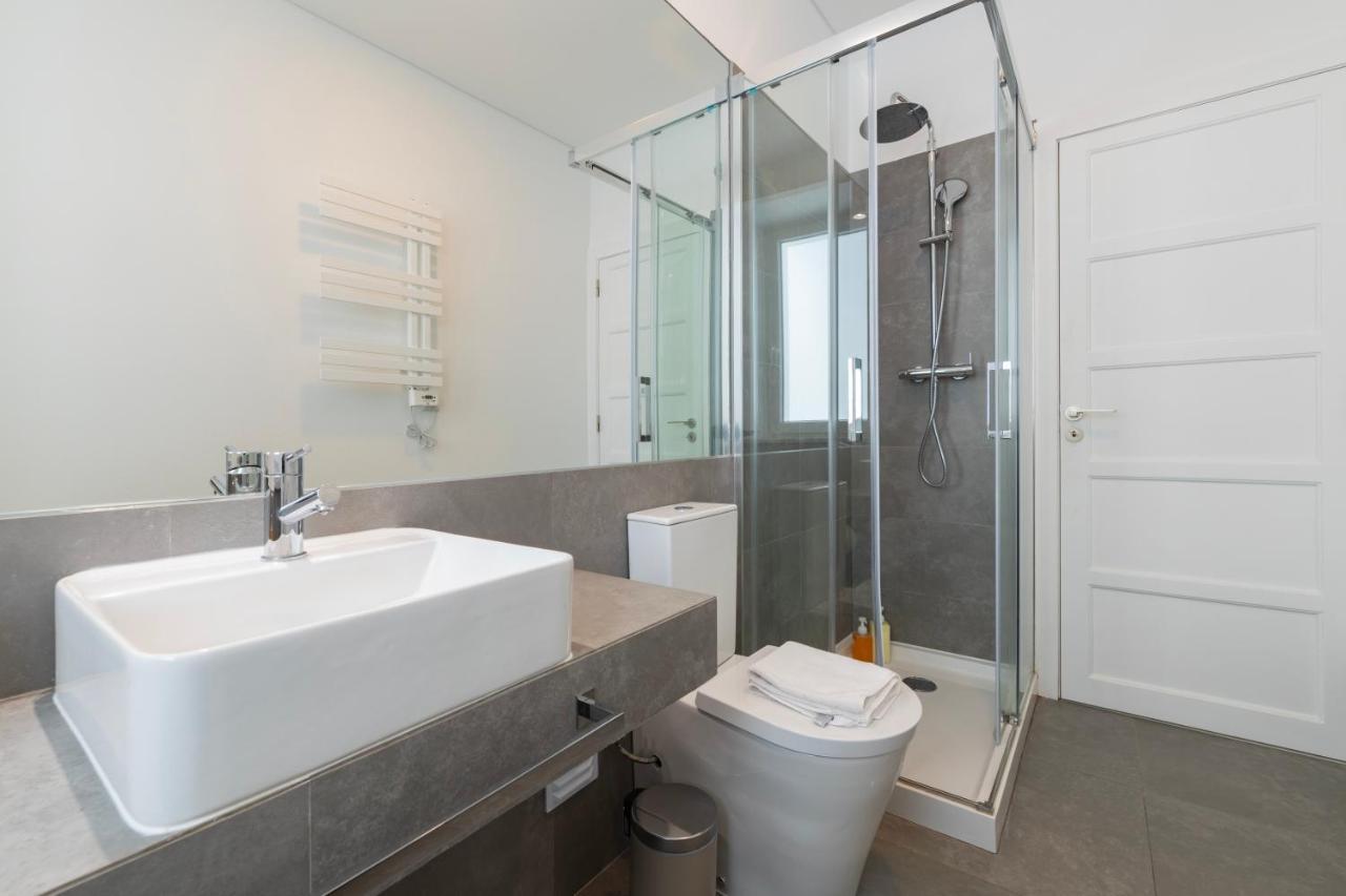 Your Dream Stay: Modern Amenities, Historic Charm Apartment